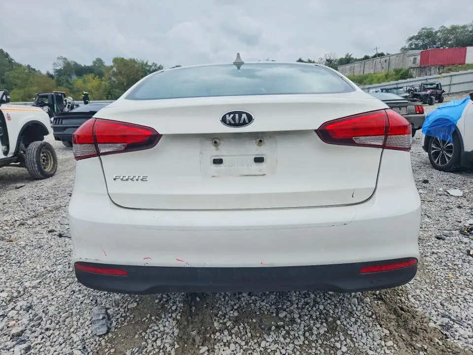 2018 KIA FORTE LX  