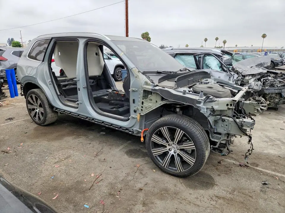 2025 VOLVO XC90 CORE  