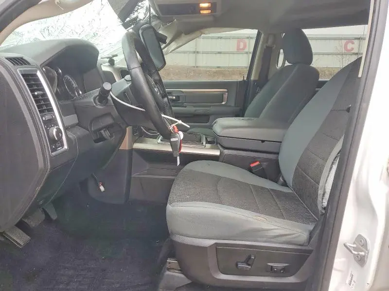 2016 RAM 1500 SLT  