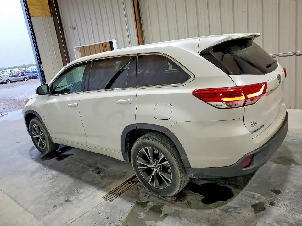 2017 TOYOTA HIGHLANDER LE  