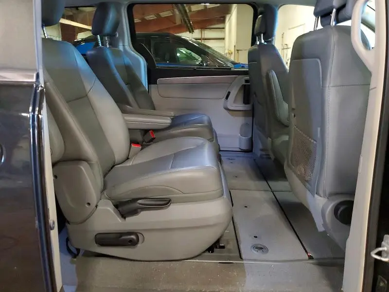 2013 VOLKSWAGEN ROUTAN SE  