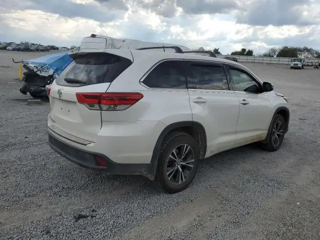2017 TOYOTA HIGHLANDER LE  