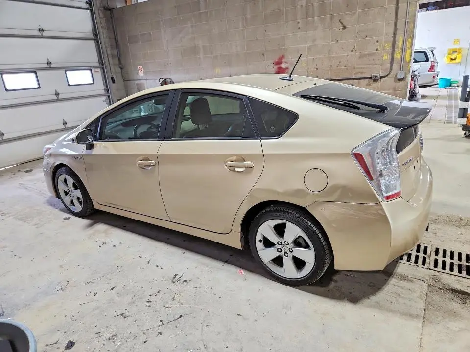 2010 TOYOTA PRIUS V  