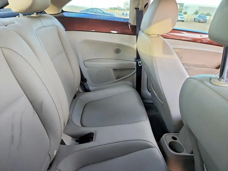 2016 VOLKSWAGEN BEETLE SE  