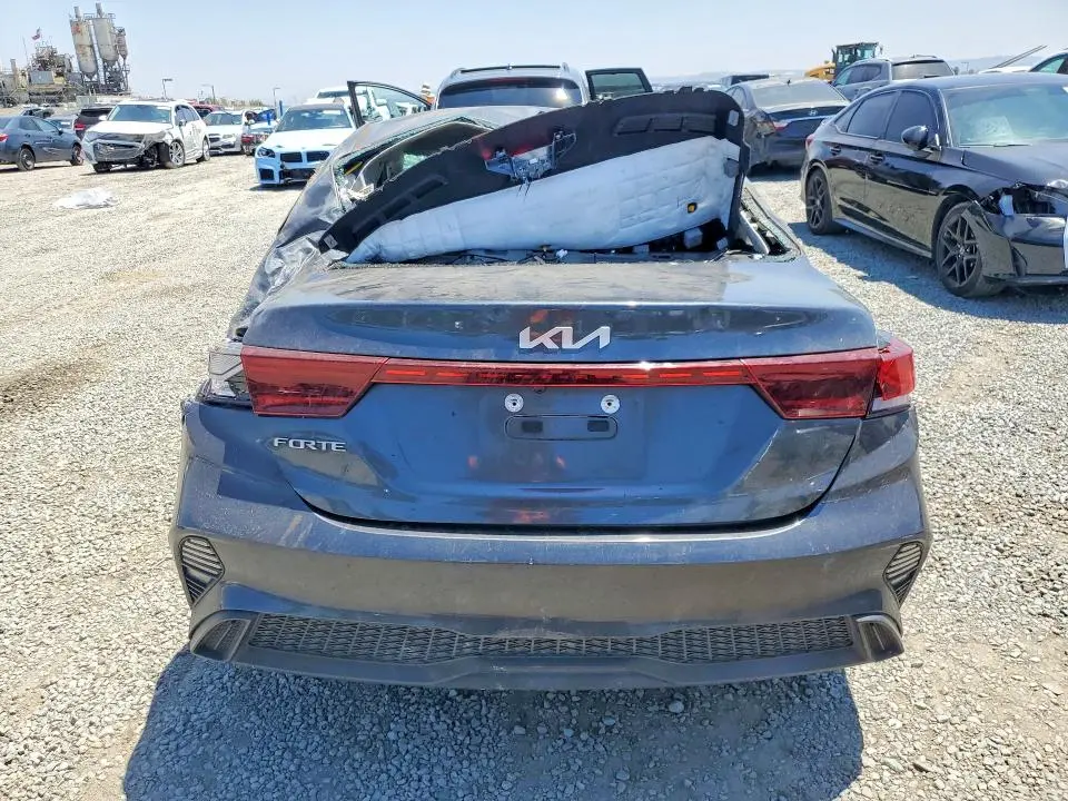 2023 KIA FORTE LXS  