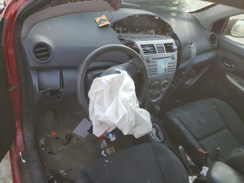 2011 TOYOTA YARIS BASE  