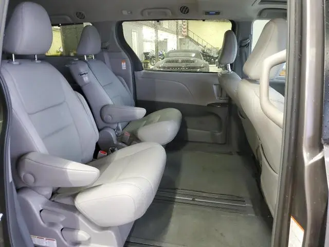 2015 TOYOTA SIENNA XLE  