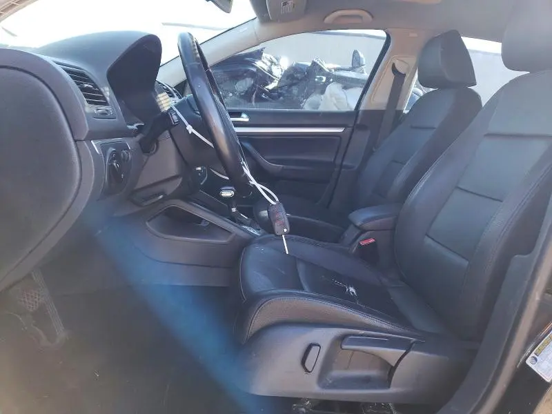 2010 VOLKSWAGEN JETTA SE  