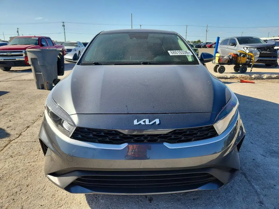 2023 KIA FORTE LXS  
