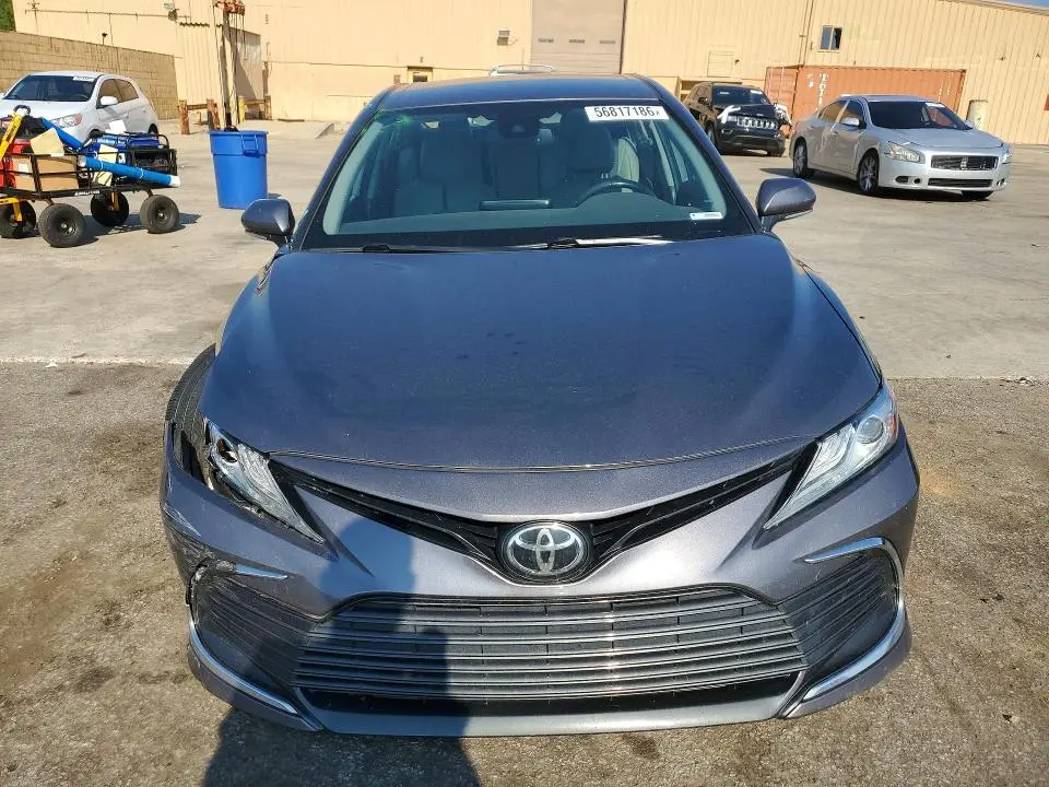 2022 TOYOTA CAMRY XLE  