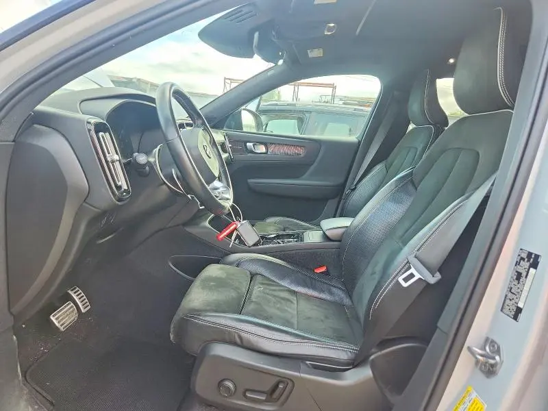 2020 VOLVO XC40 T5 R-DESIGN  
