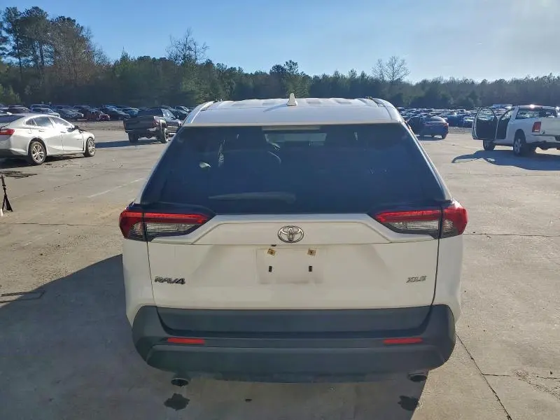 2019 TOYOTA RAV4 XLE  