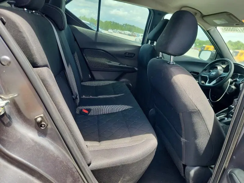 2020 NISSAN KICKS S  