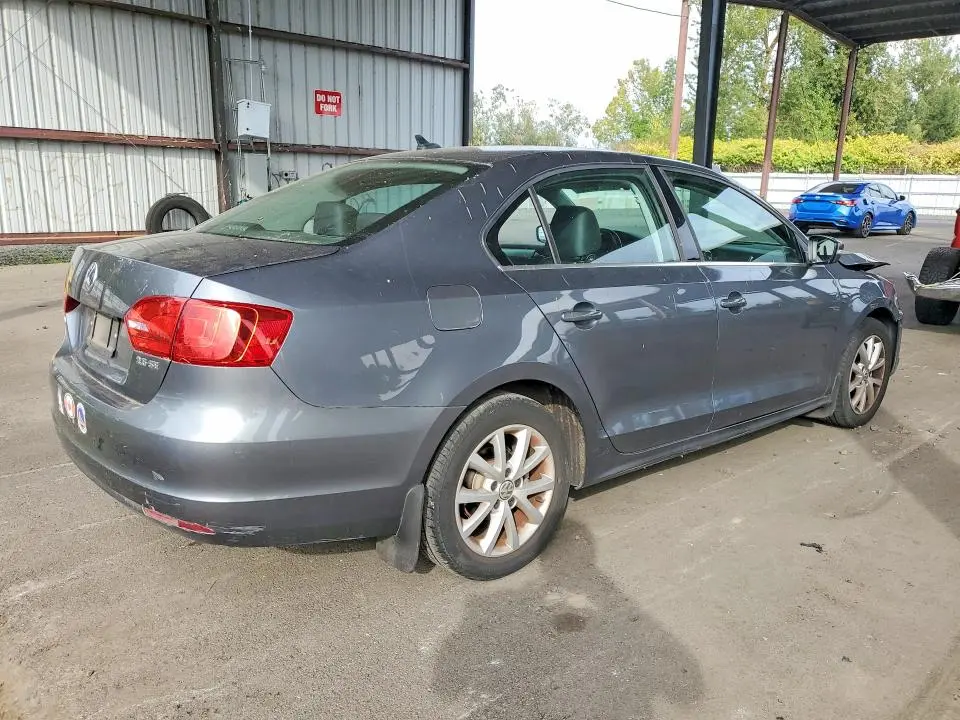 2013 VOLKSWAGEN JETTA SE  