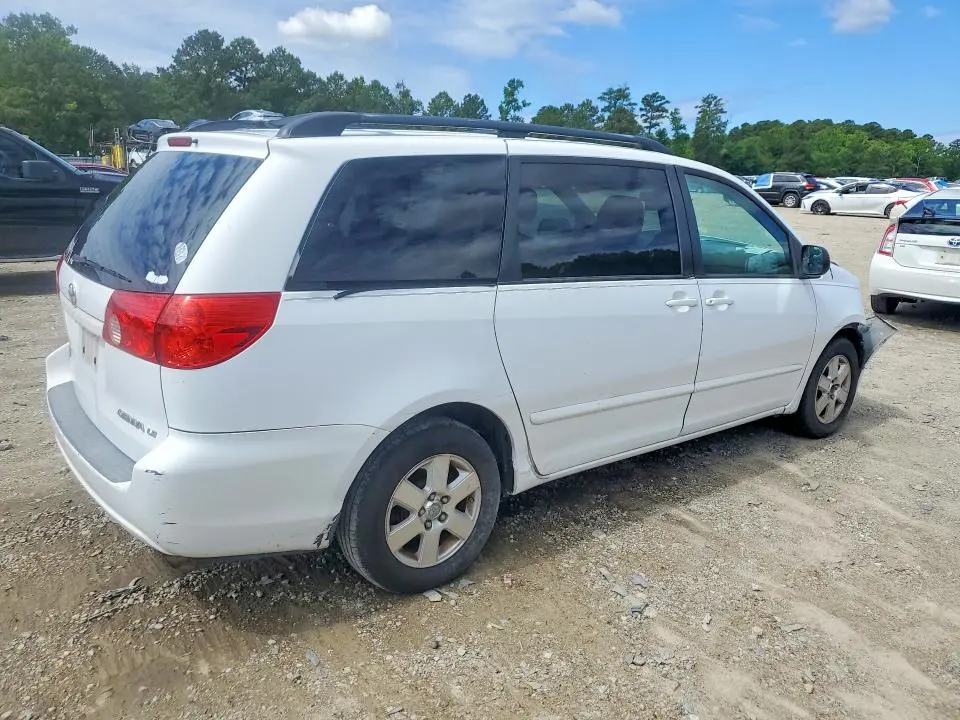2010 TOYOTA SIENNA LE 7-PASSENGER  