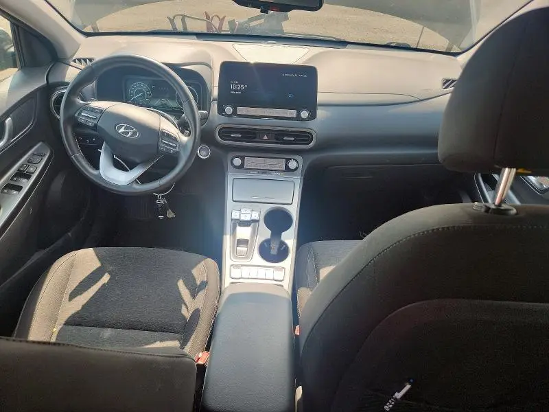 2023 HYUNDAI KONA SE  