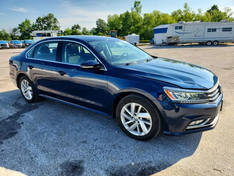 2018 VOLKSWAGEN PASSAT SE  