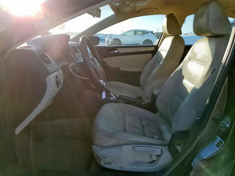 2012 VOLKSWAGEN JETTA SE  