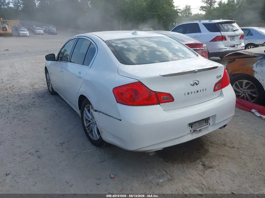 2015 INFINITI Q40  