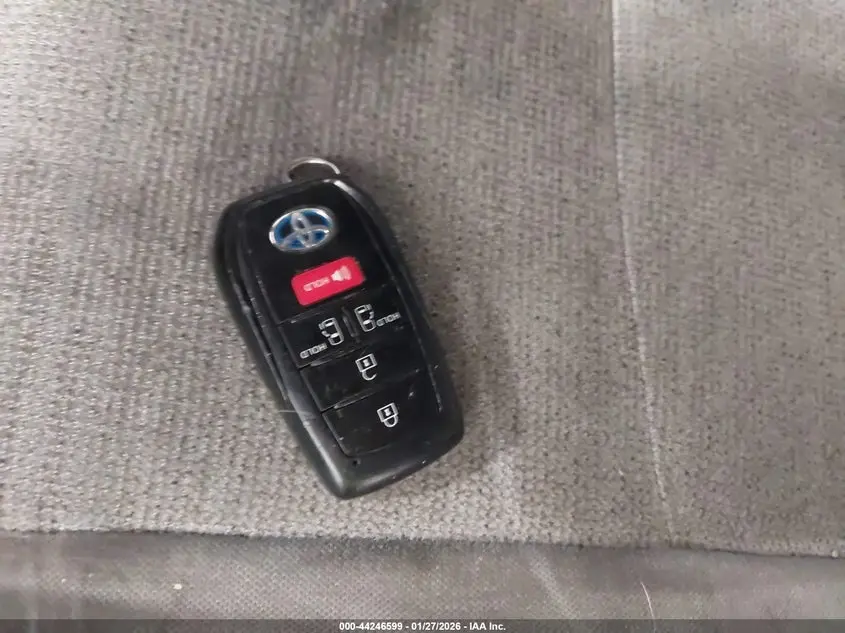 2021 TOYOTA SIENNA LE