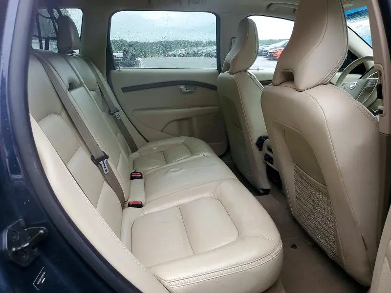 2011 VOLVO XC70 3.2  