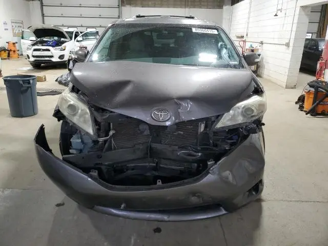 2013 TOYOTA SIENNA XLE  