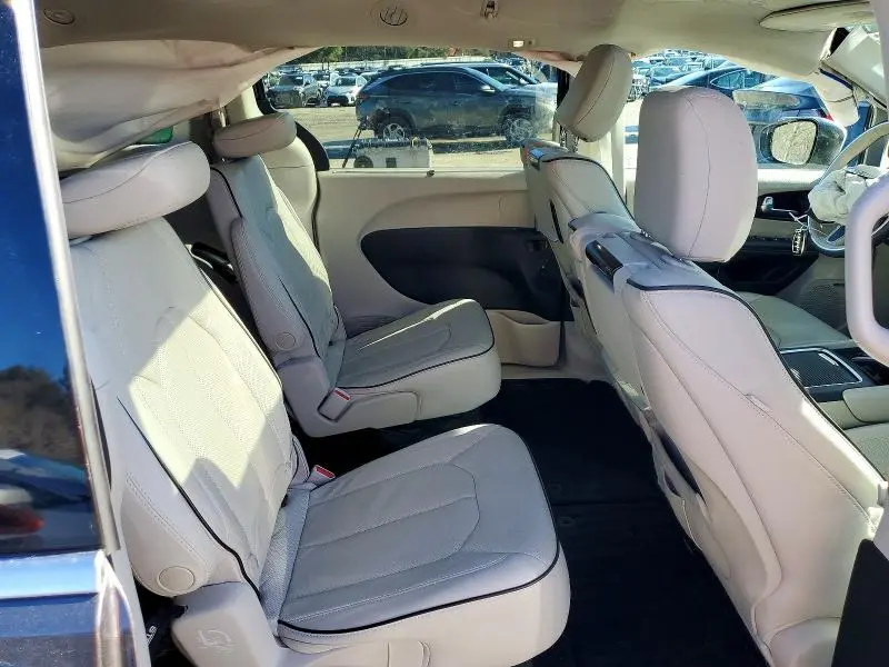 2021 CHRYSLER PACIFICA LIMITED  