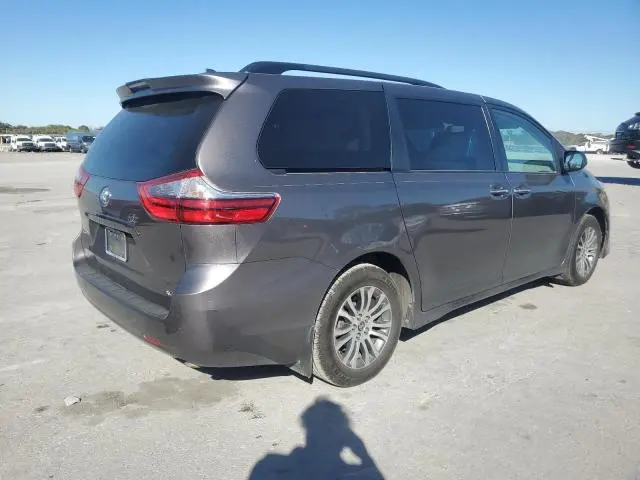 2020 TOYOTA SIENNA XLE  
