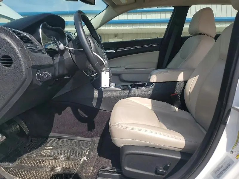 2016 CHRYSLER 300 LIMITED  