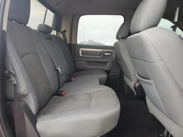 2016 RAM 1500 SLT  