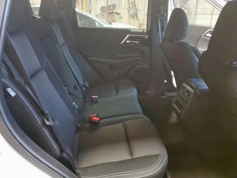 2024 MITSUBISHI OUTLANDER ES  