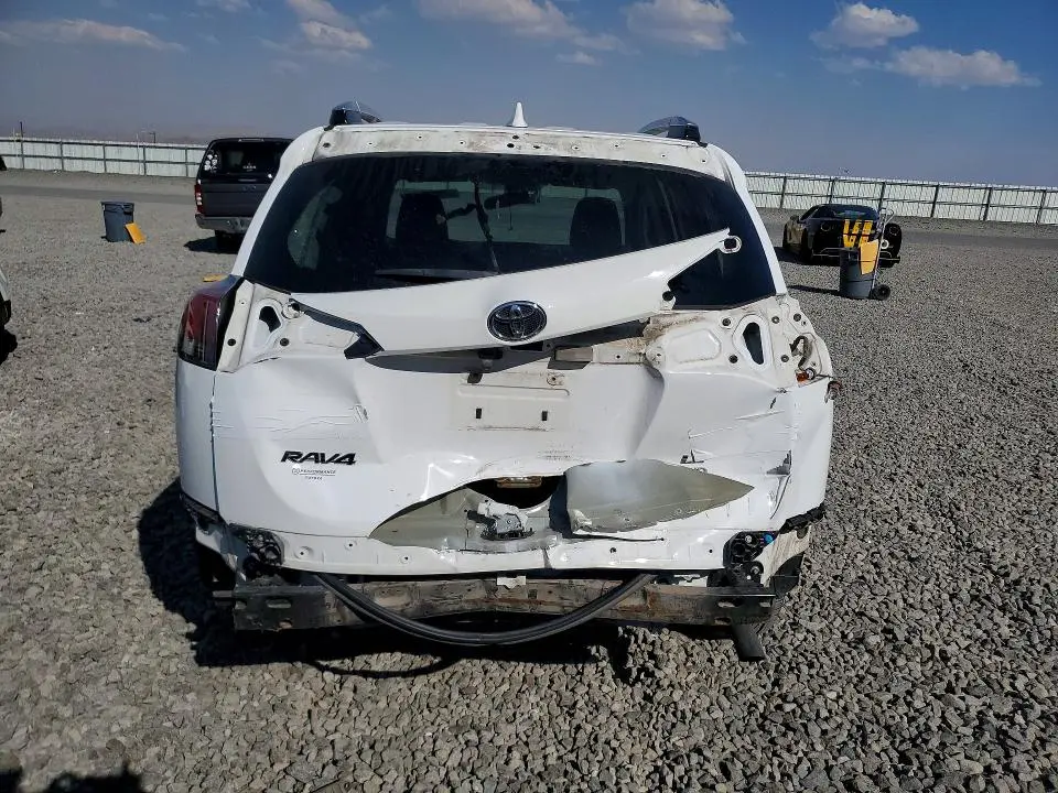 2016 TOYOTA RAV4 LE  