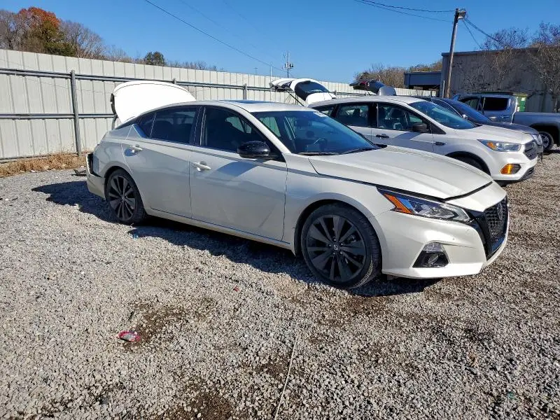 2022 NISSAN ALTIMA SR  