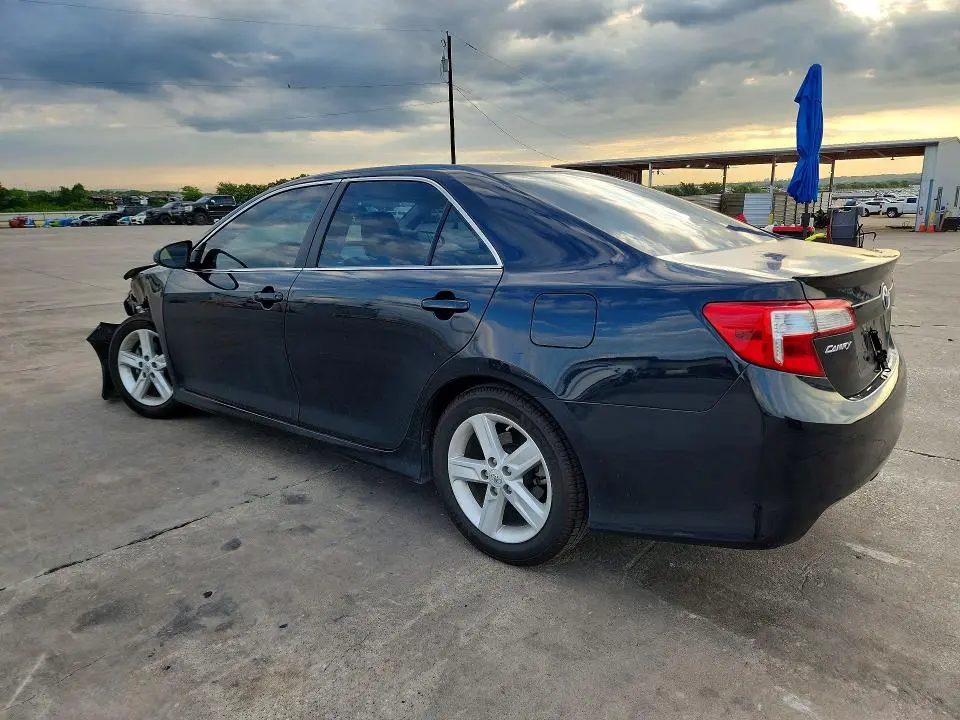 2013 TOYOTA CAMRY SE  