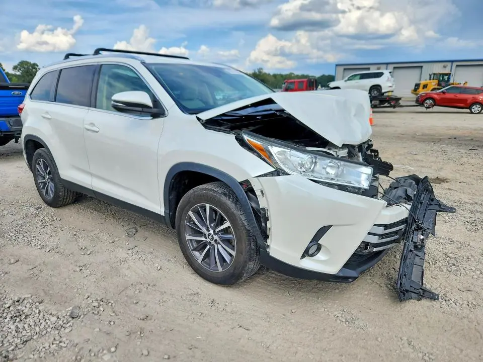 2019 TOYOTA HIGHLANDER XLE  