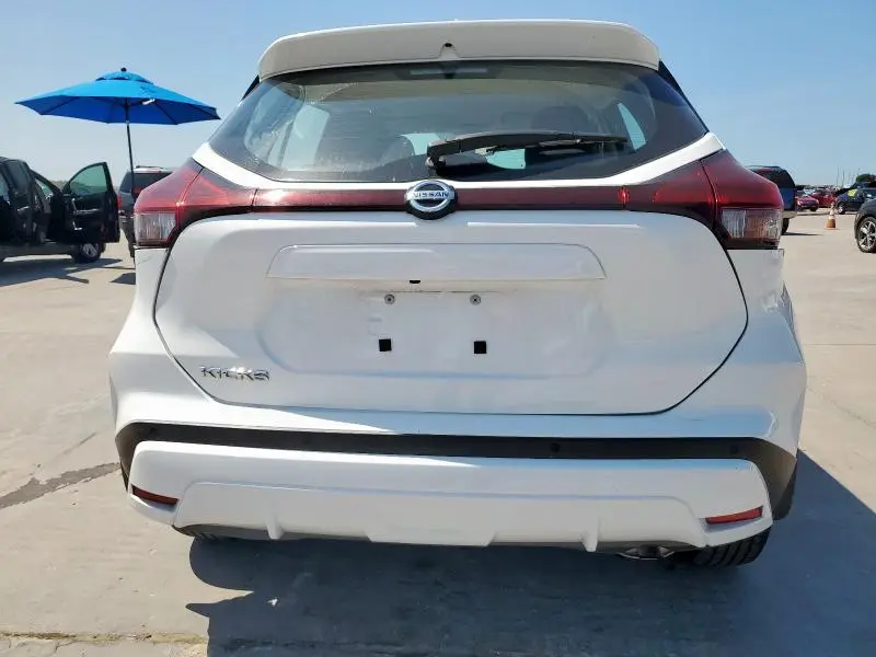 2021 NISSAN KICKS S  