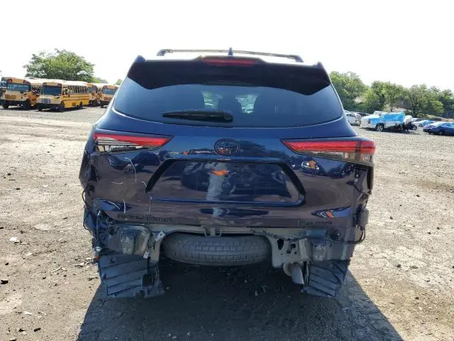 2021 TOYOTA HIGHLANDER XLE  