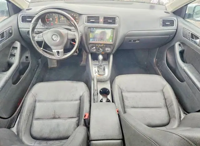 2011 VOLKSWAGEN JETTA SE  