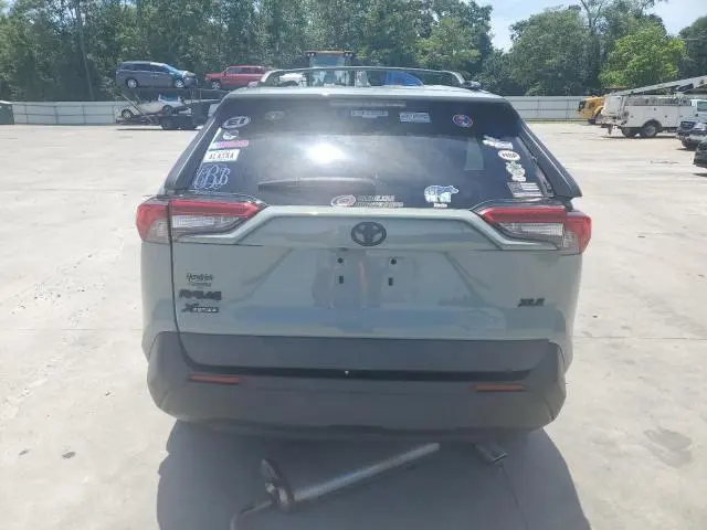 2020 TOYOTA RAV4 XLE  