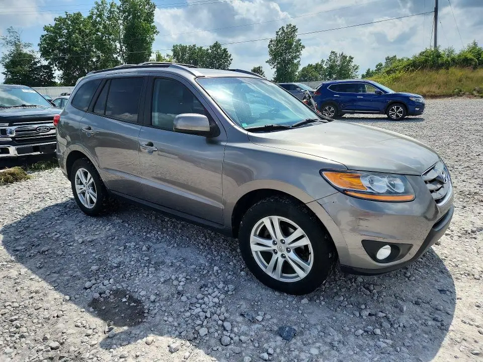 2011 HYUNDAI SANTA FE SE  
