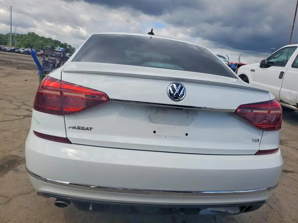 2017 VOLKSWAGEN PASSAT R-LINE  