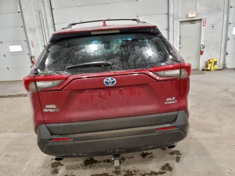 2021 TOYOTA RAV4 XLE  