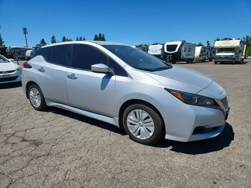 2022 NISSAN LEAF S  