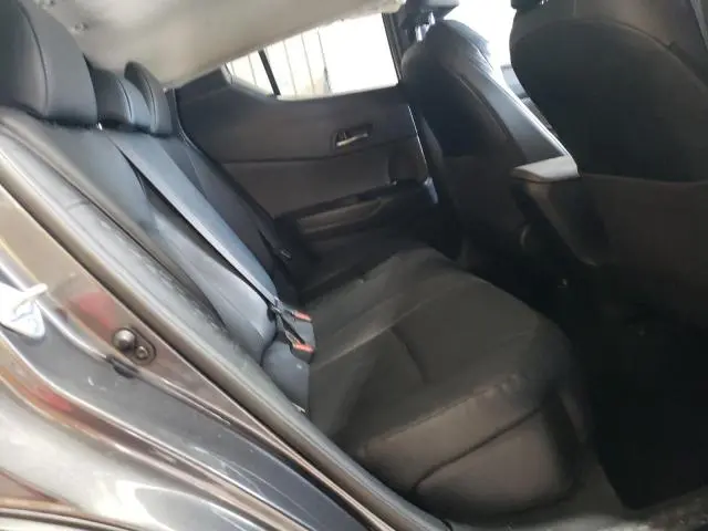 2022 TOYOTA C-HR XLE  