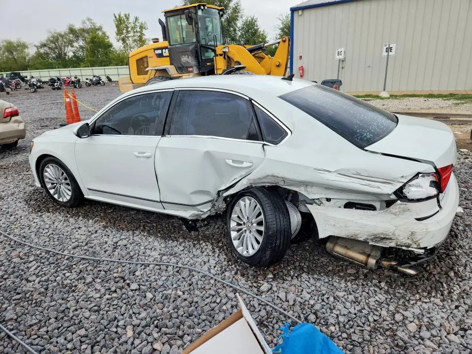 2016 VOLKSWAGEN PASSAT SE  