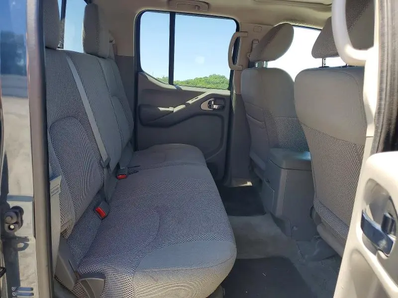 2016 NISSAN FRONTIER SV  