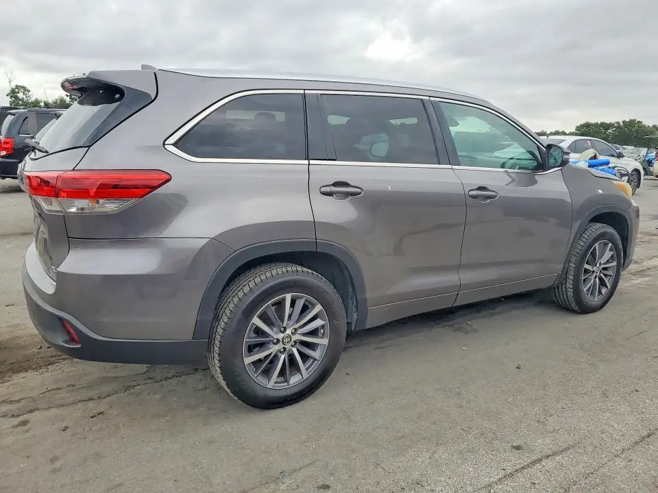 2018 TOYOTA HIGHLANDER XLE  