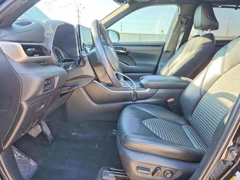 2023 TOYOTA HIGHLANDER XSE  