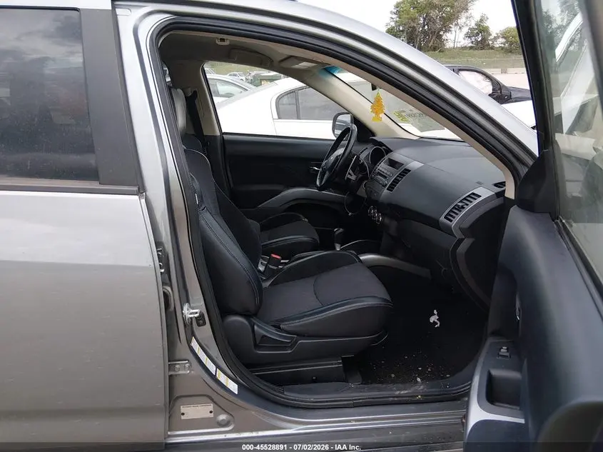 2013 MITSUBISHI OUTLANDER SE