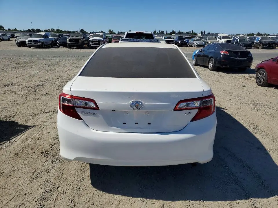 2014 TOYOTA CAMRY LE  